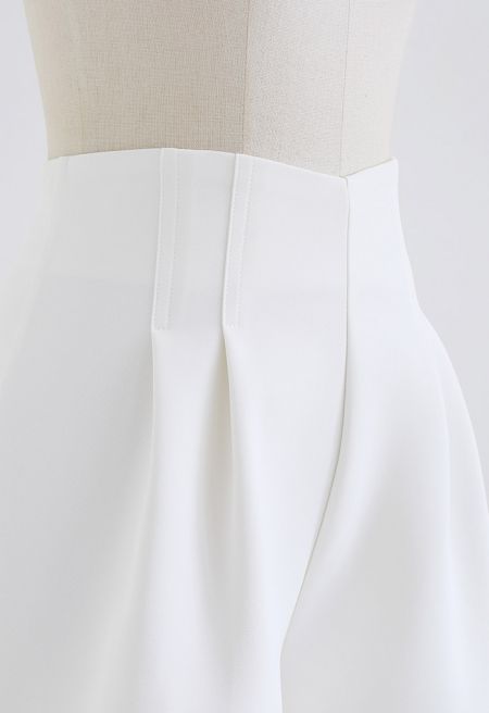 Stitches Waist Pleated Shorts in White