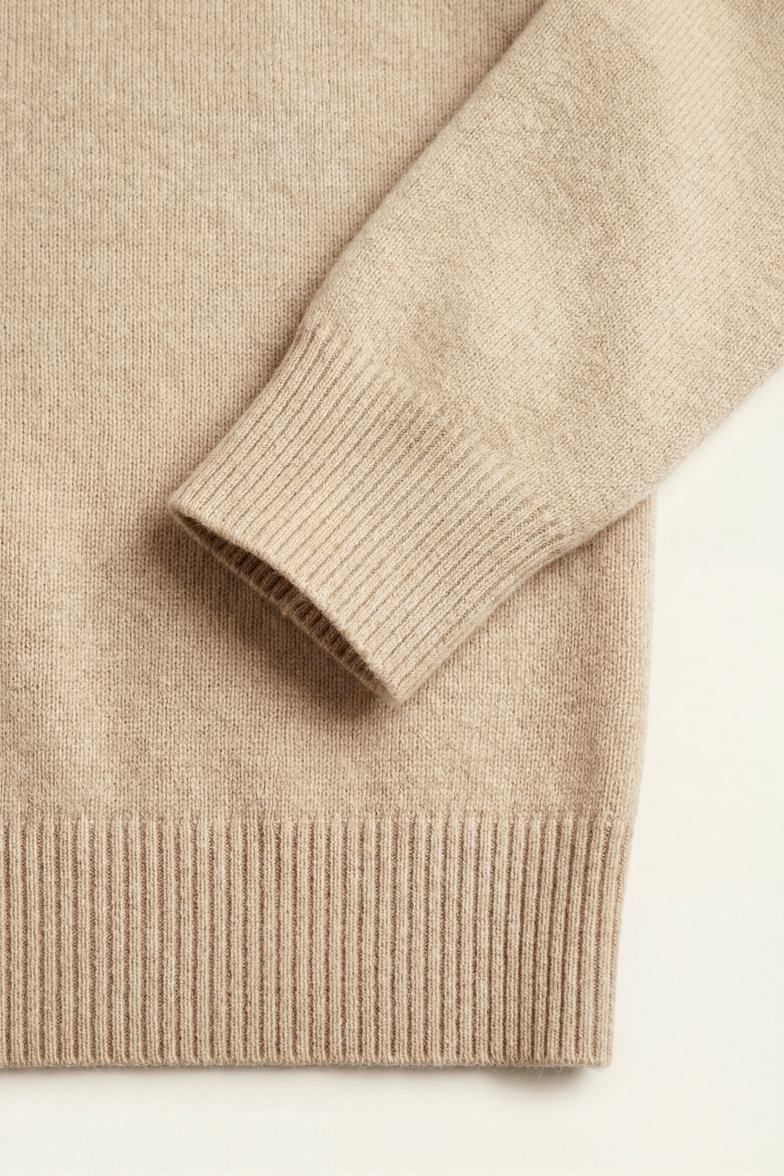 Avenzo Cashmere Turtleneck Beige