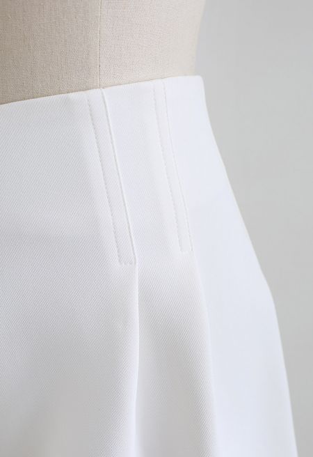 Stitches Waist Pleated Shorts in White