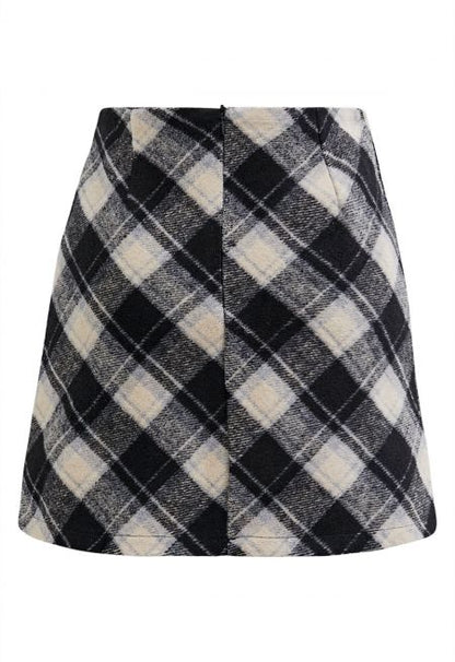 Iconic Plaid Pattern Mini Bud Skirt in Black