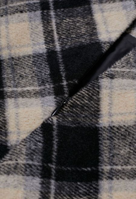 Iconic Plaid Pattern Mini Bud Skirt in Black