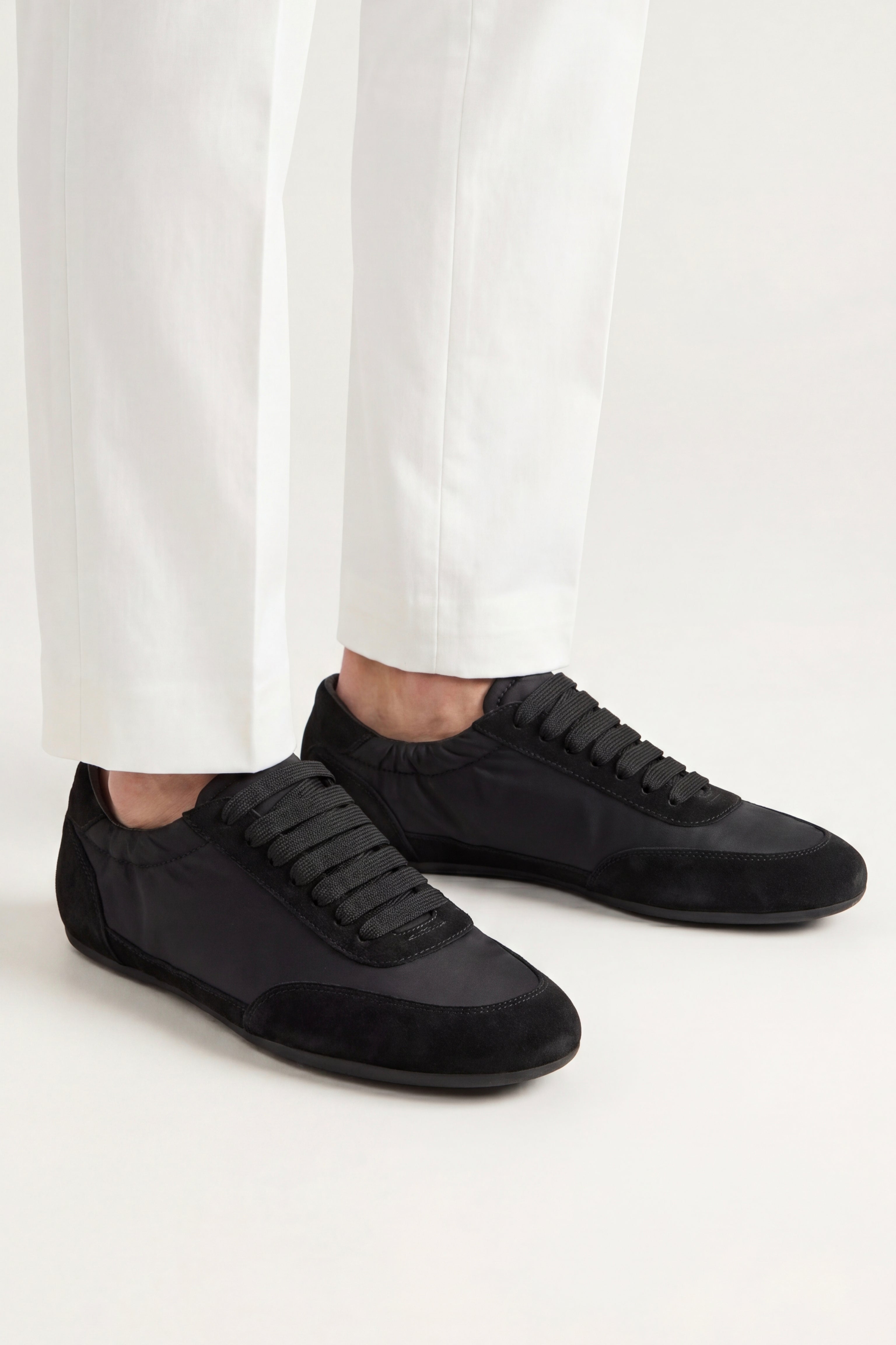 Averno Low Sneakers Black